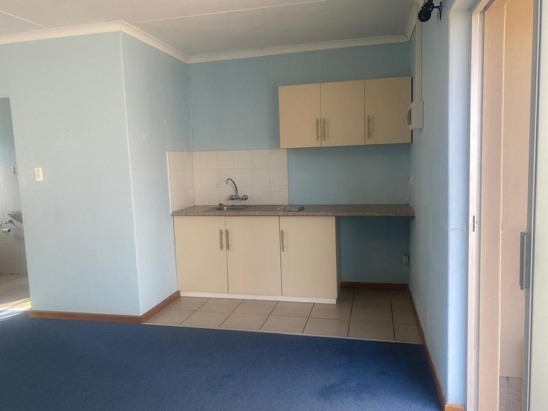To Let 1 Bedroom Property for Rent in Queenstown Eastern Cape